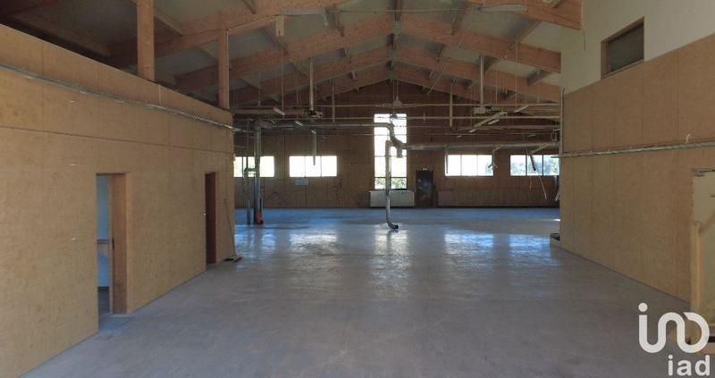 Local commercial - 978 m²