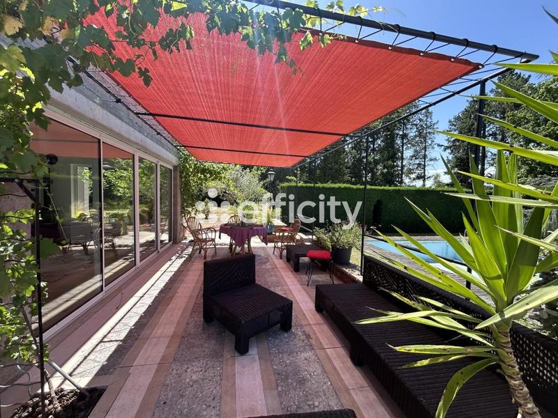 Maison traditionnelle - 270 m² - 9 pièces