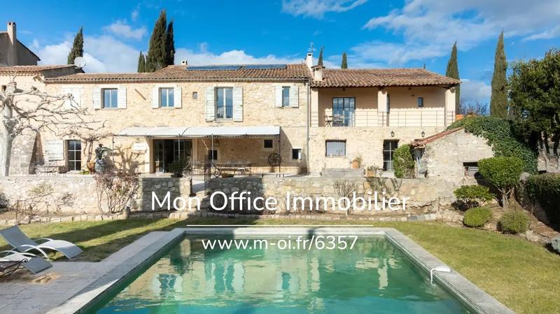 Propriété - 720 m² - 20 pièces