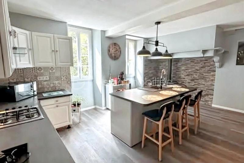 Maison - 240 m² - 6 pièces