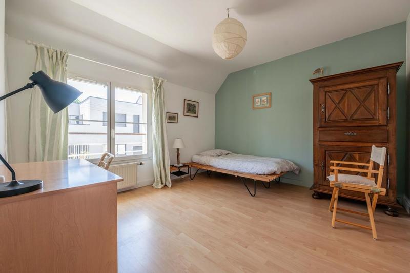 Maison - 235 m² - 8 pièces