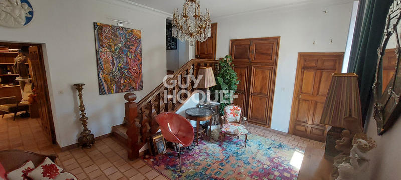 Maison - 252 m² - 9 pièces