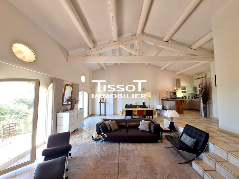 Maison - 198 m² - 5 pièces