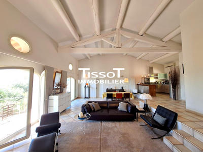 Maison - 198 m² - 5 pièces