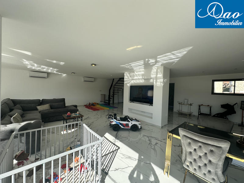 Maison - 290 m² - 6 pièces