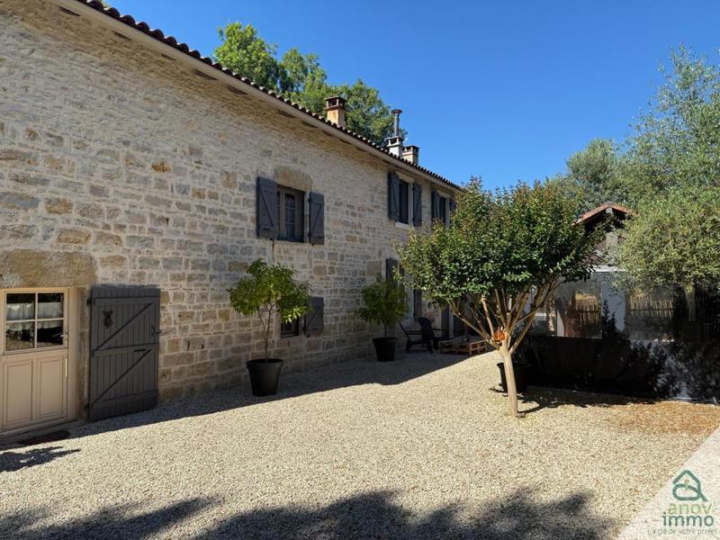 Demeure - 165 m² - 6 pièces