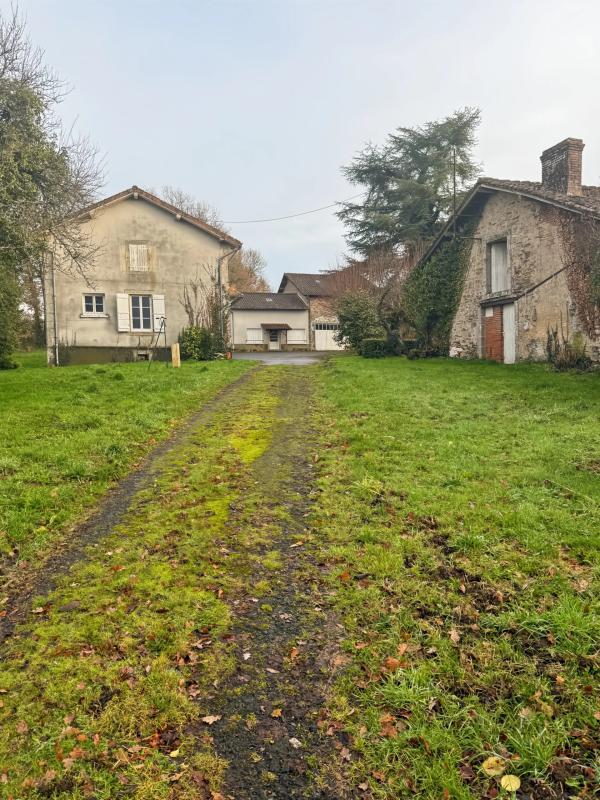 Maison en pierre - 130 m² - 9 pièces