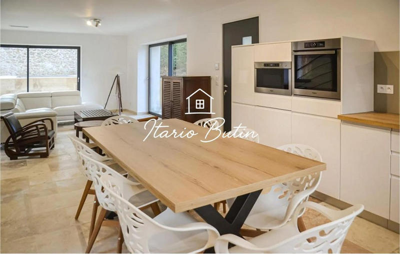 Maison - 415 m² - 14 pièces