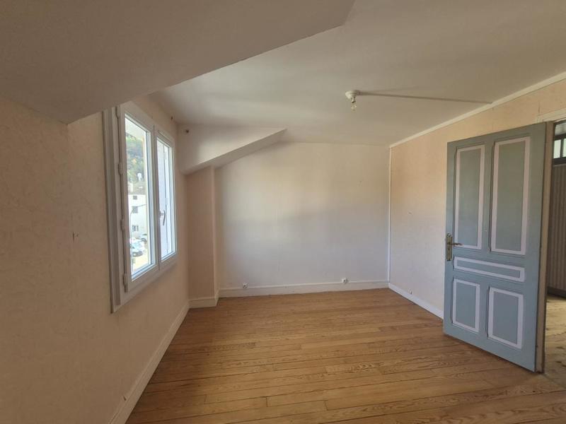 Maison - 200 m² - 7 pièces