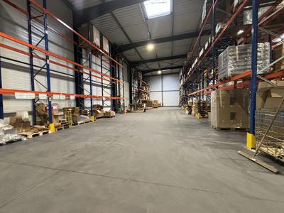 Entrepôt - 1 635 m²