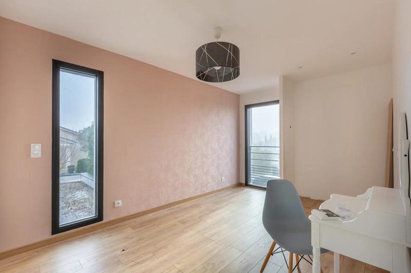 Maison - 246 m² - 8 pièces