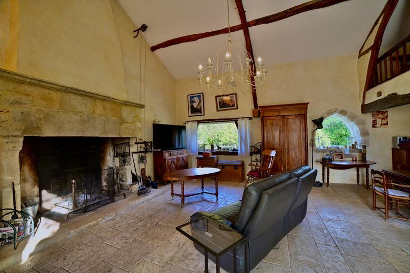 Maison de domaine - 760 m² - 16 pièces