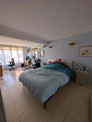 Maison traditionnelle - 210 m² - 8 pièces