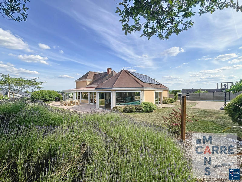 Maison - 237 m² - 8 pièces