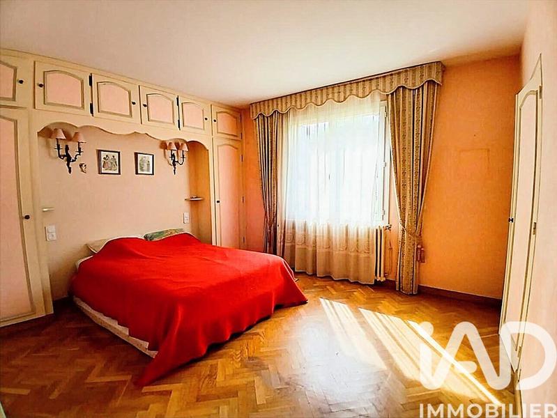 Maison - 207 m² - 11 pièces