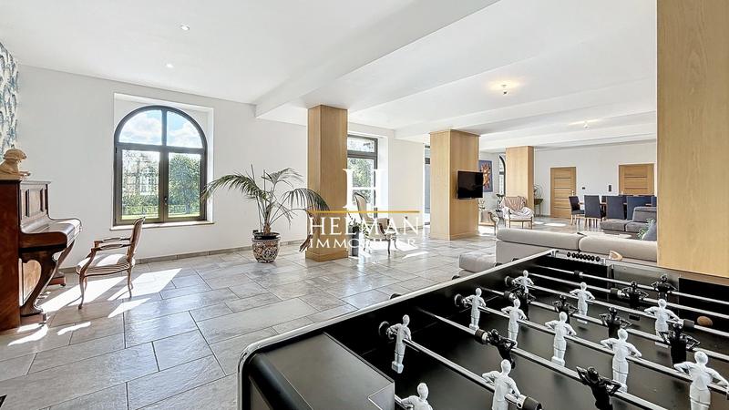 Maison - 600 m² - 10 pièces