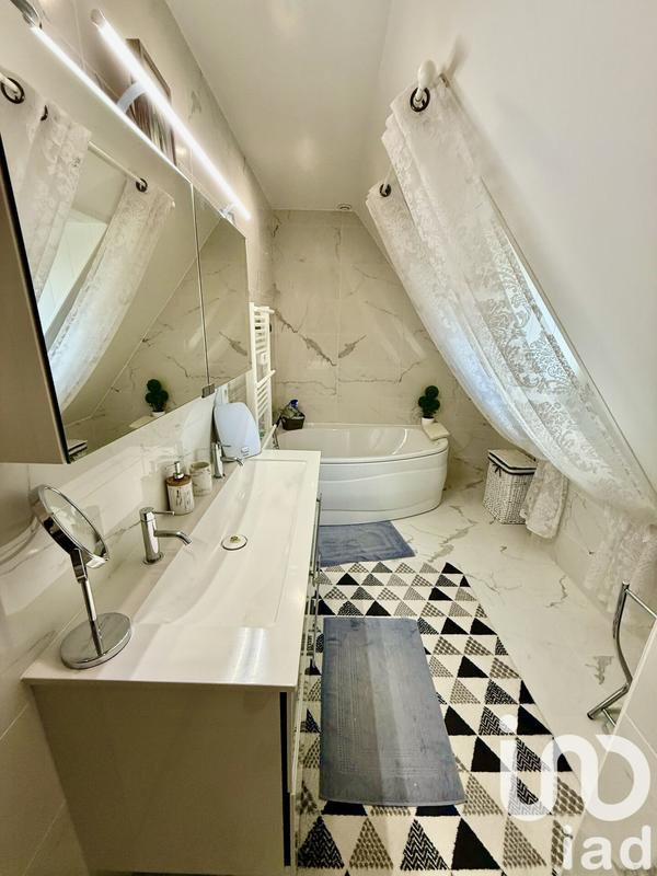 Maison - 200 m² - 11 pièces