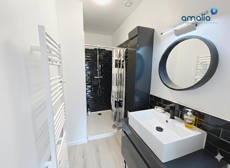 Maison - 204 m² - 7 pièces