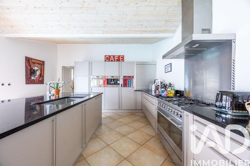 Maison - 250 m² - 7 pièces