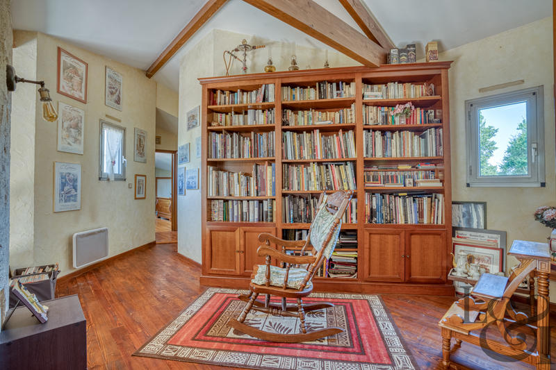 Maison - 220 m² - 9 pièces