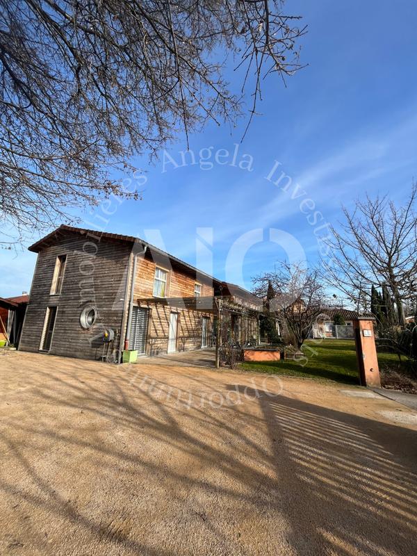 Maison - 360 m² - 10 pièces