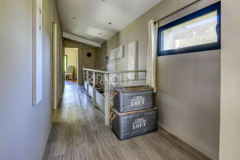 Maison - 186 m² - 7 pièces