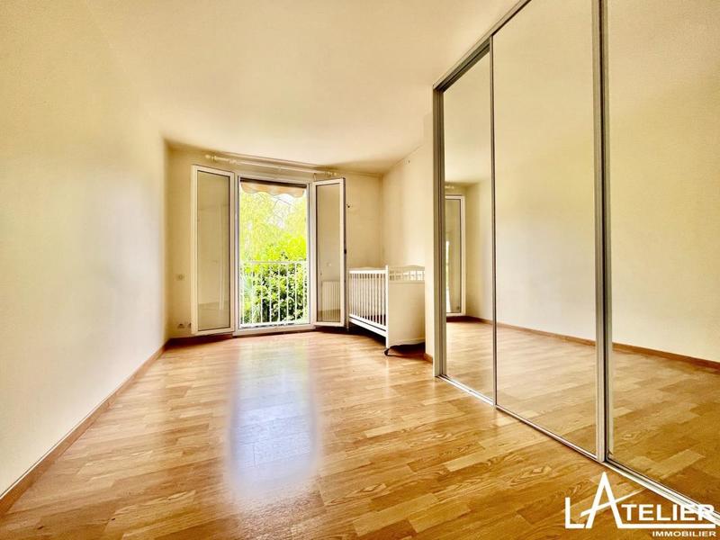 Maison - 220 m² - 10 pièces