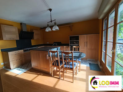 Maison - 204 m² - 8 pièces