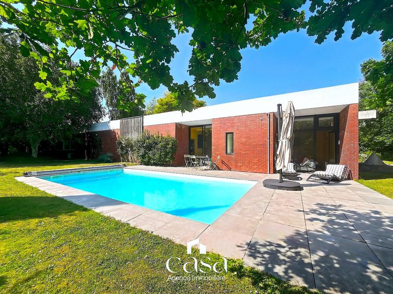 Maison - 408 m² - 9 pièces