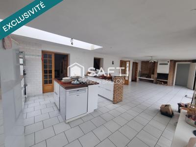 Maison - 232 m² - 10 pièces