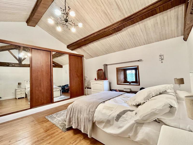 Demeure - 140 m² - 5 pièces