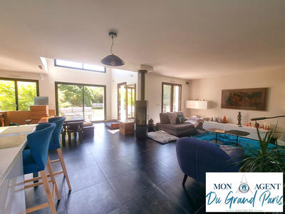 Maison - 202 m² - 8 pièces