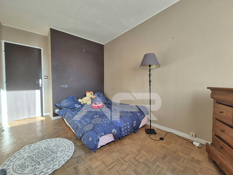 Appartement - 80 m² - 4 pièces