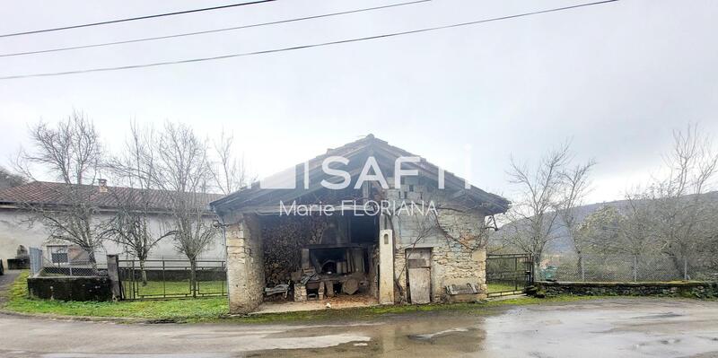 Maison - 300 m² - 8 pièces