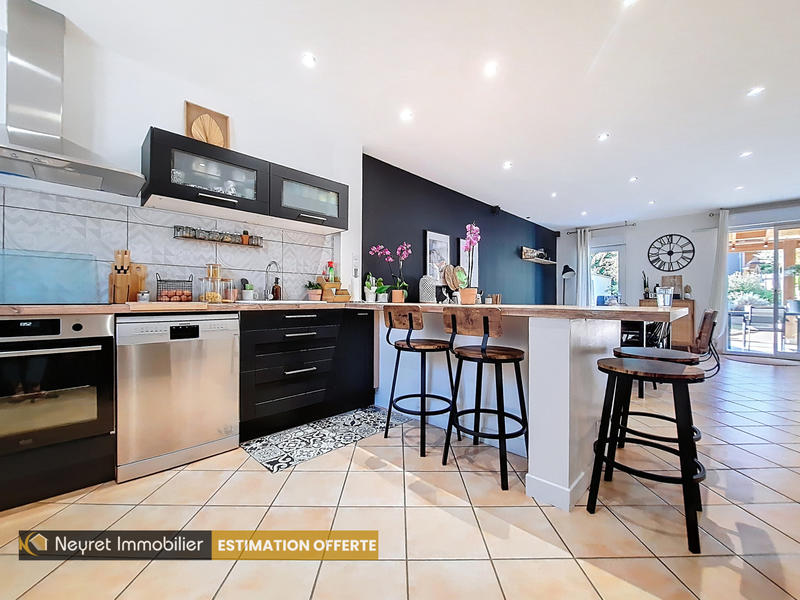 Maison - 121 m² - 6 pièces