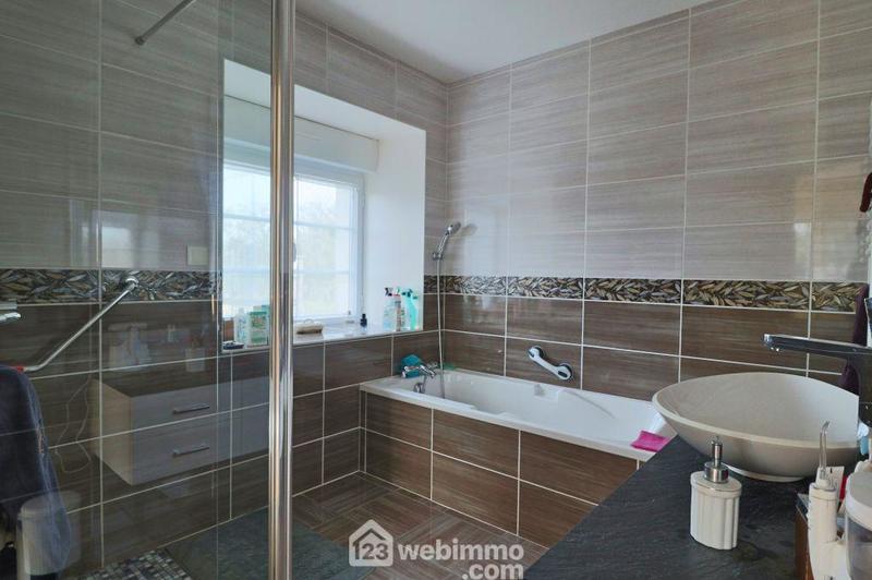 Maison - 240 m² - 8 pièces