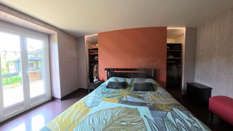 Maison - 275 m² - 9 pièces