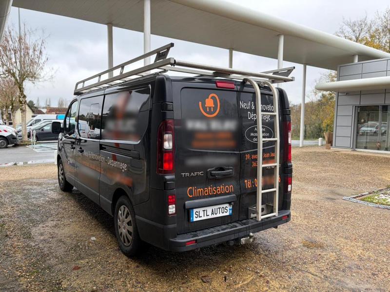 Renault Trafic III Van 2.0 Dci 200 Ch 6 places Tva Recuperable Garantie Mois / Reprise Possible