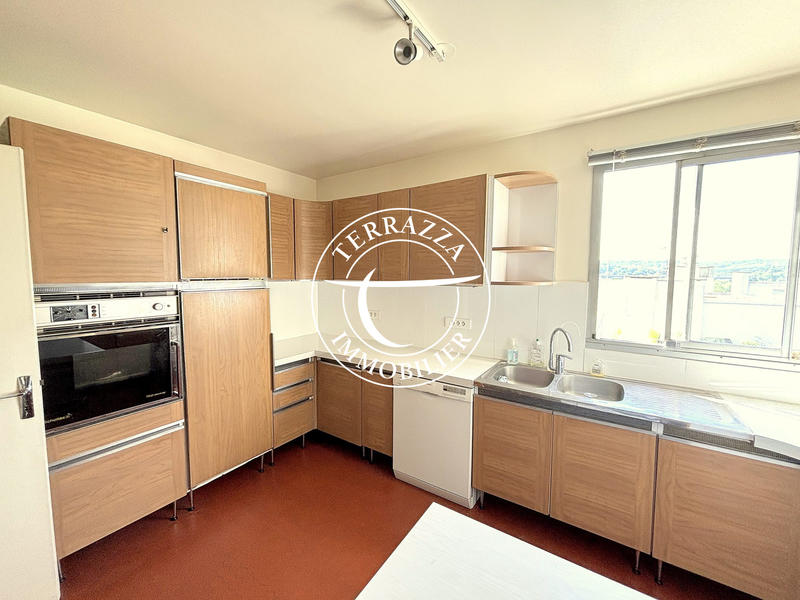 Appartement - 121 m² - 6 pièces