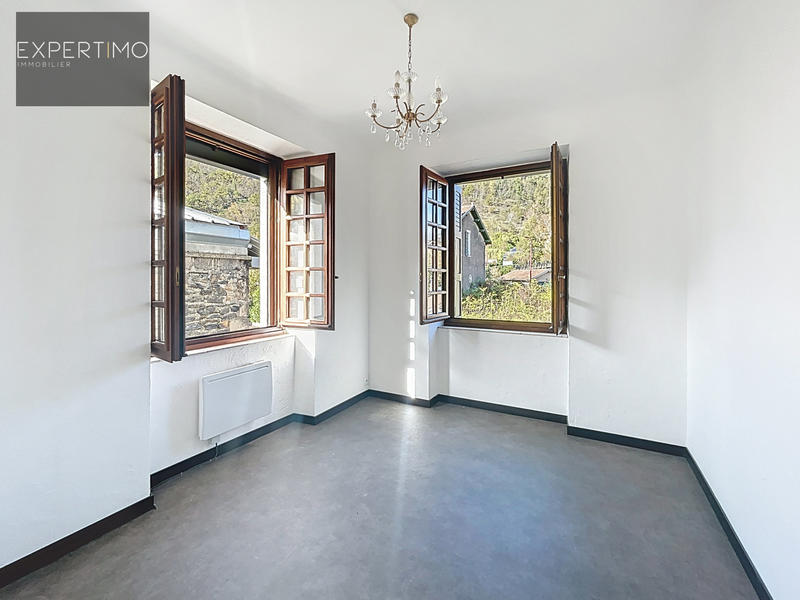 Maison - 102 m² - 5 pièces