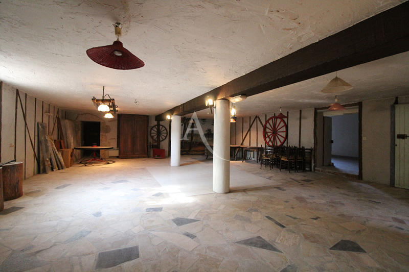 Maison - 430 m² - 7 pièces