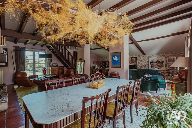 Maison - 229 m² - 6 pièces