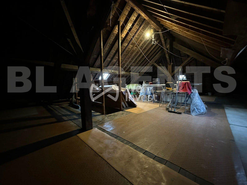 Maison - 247 m² - 10 pièces