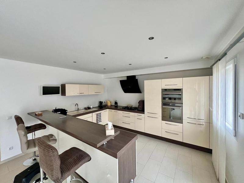 Maison - 175 m² - 7 pièces