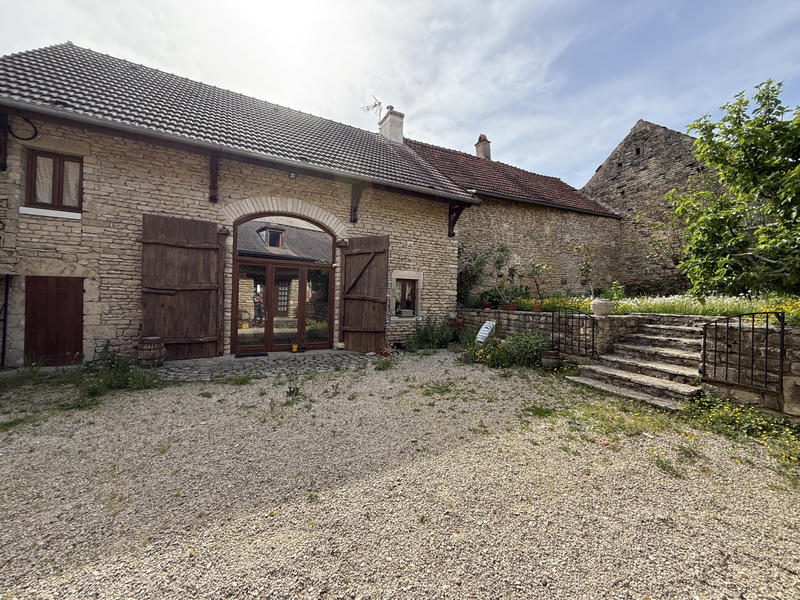Maison - 275 m² - 10 pièces