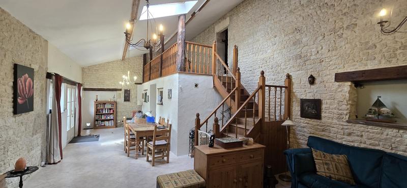 Maison - 206 m² - 8 pièces