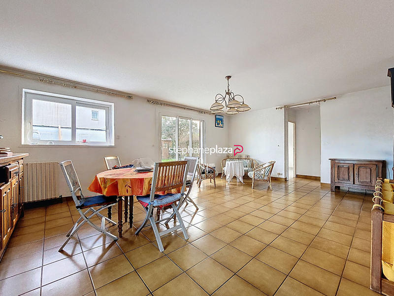 Maison - 215 m² - 11 pièces