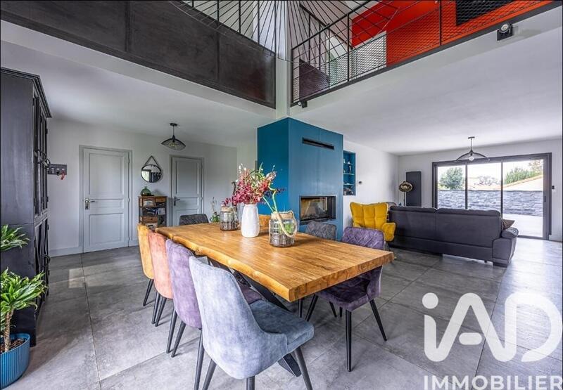 Maison - 207 m² - 8 pièces