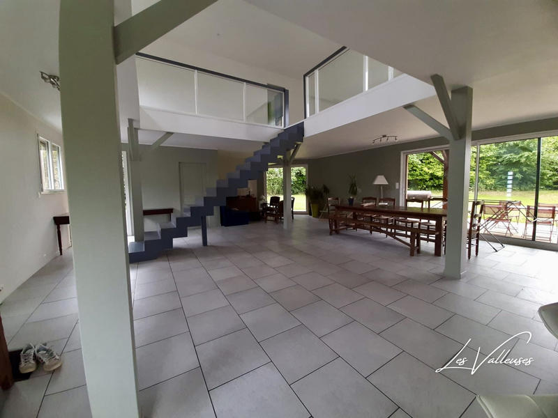 Maison - 220 m² - 6 pièces