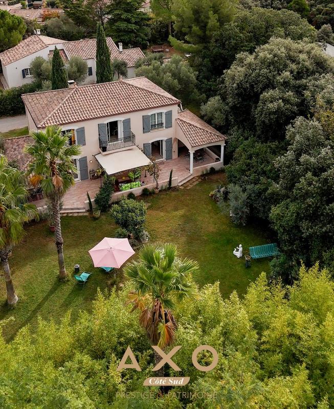 Propriété - 164 m² - 6 pièces